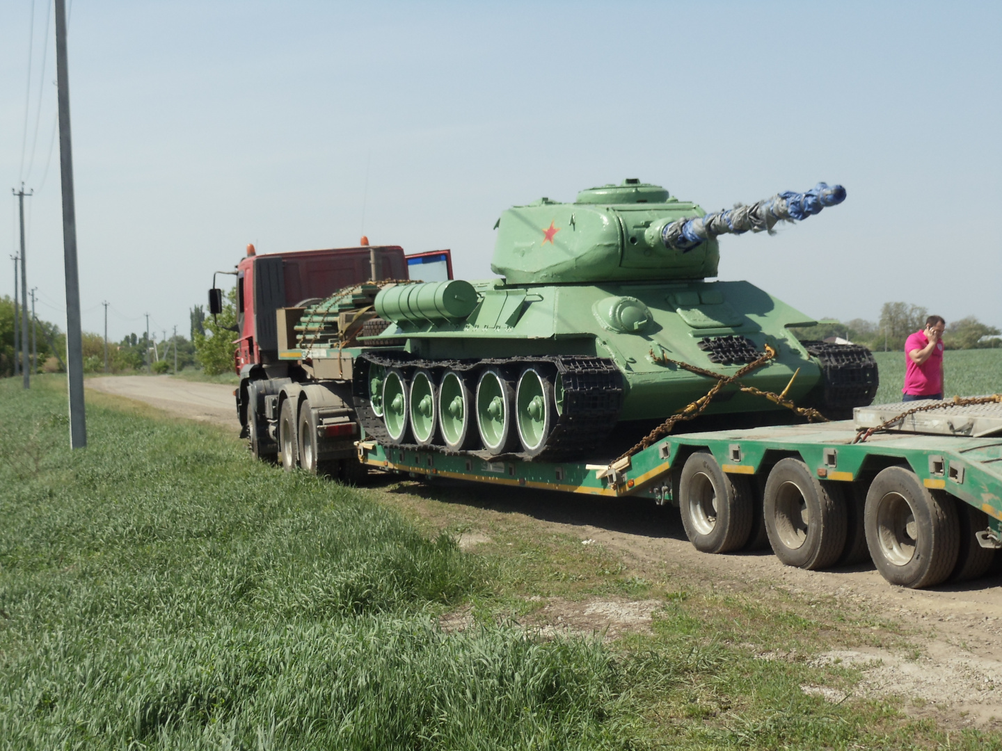 Перевозка танков в Москве